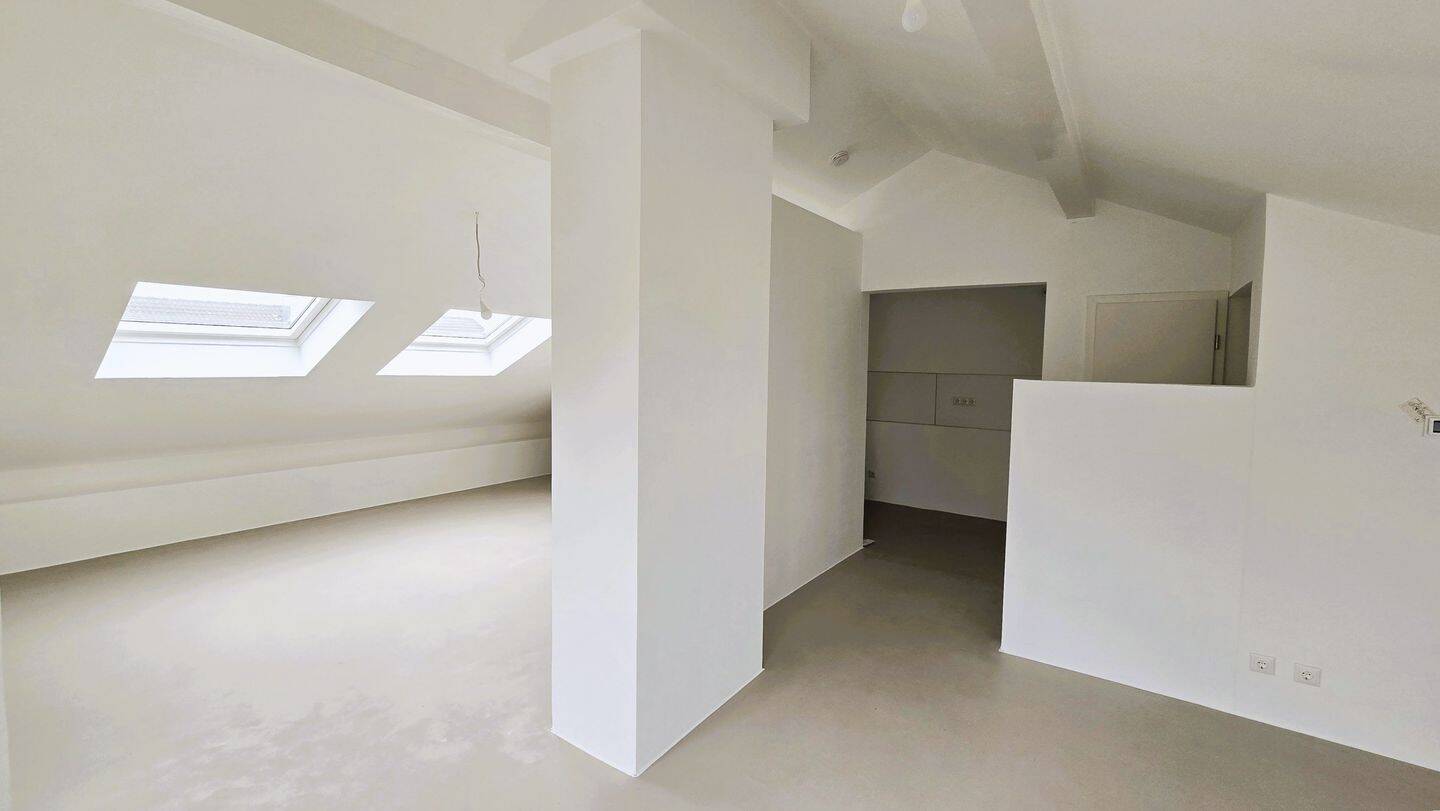 Exklusive 1,5-Zimmer-Dachgeschosswohnung in ruhiger Lage von Großkarolinenfeld, 83109 Großkarolinenfeld