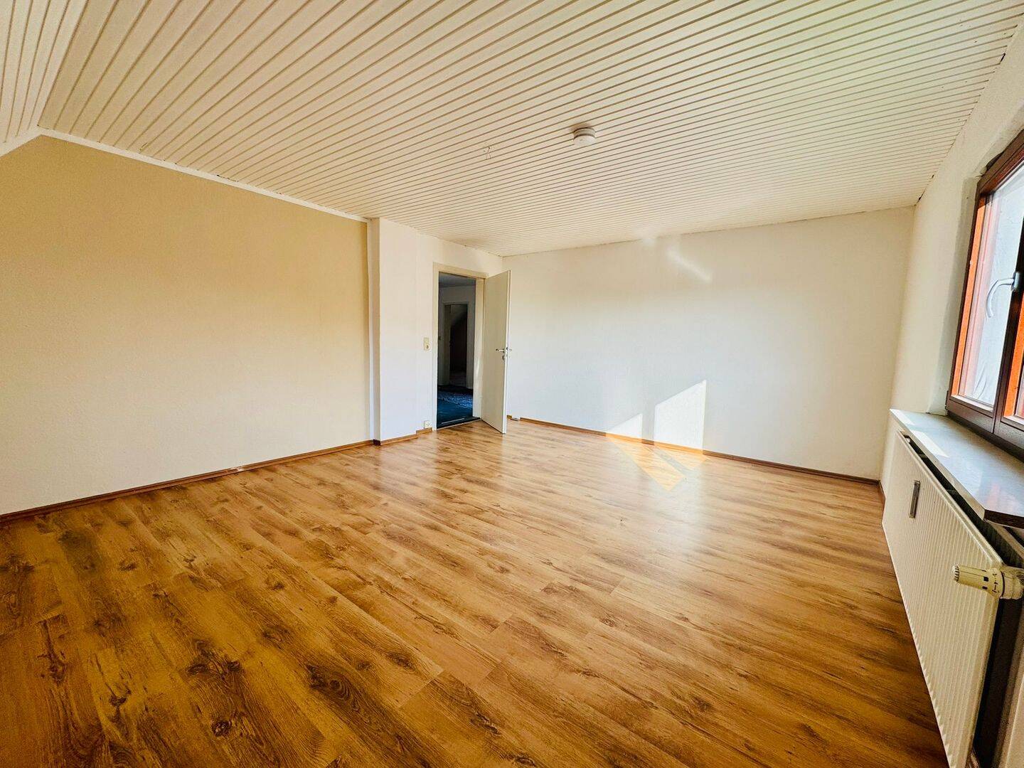 Selbst bewohnen, vermieten oder beides: Haus mit Einliegerwohnung, Keller, Garage und Eckgrundstück, 38518 Gifhorn
