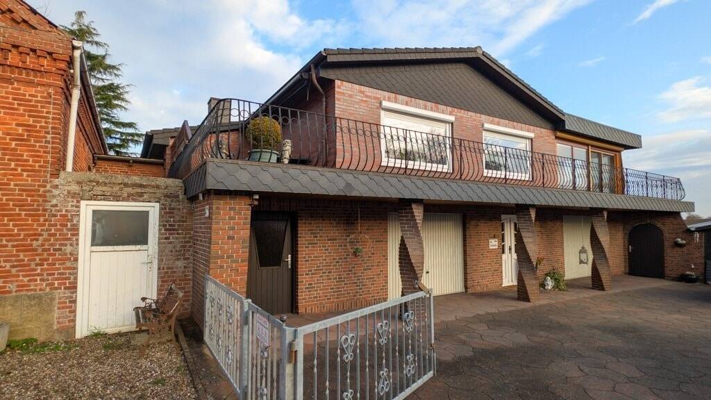 Einfamilienhaus mit Wintergarten, großer Dachterrasse, viel Nutzfläche und großzügiger Garage!, 24972 Steinberg