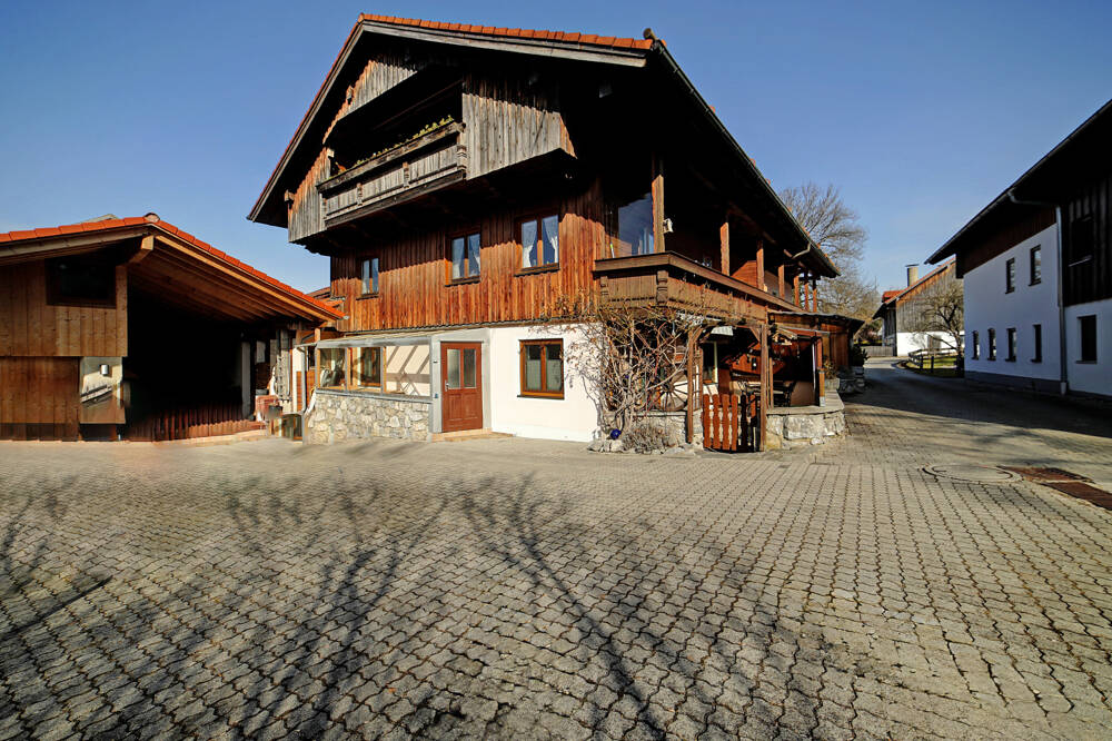 Sehr gemütliche 3-Zimmer-Dachgeschosswohnung in Königsdorf, 82549 Königsdorf