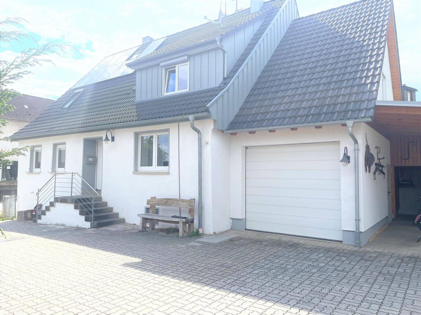 Gut gepflegtes und modernisiertes EFH mit Historie, Garagen & separater Doppelgarage und Garten, 73467 Kirchheim am Ries