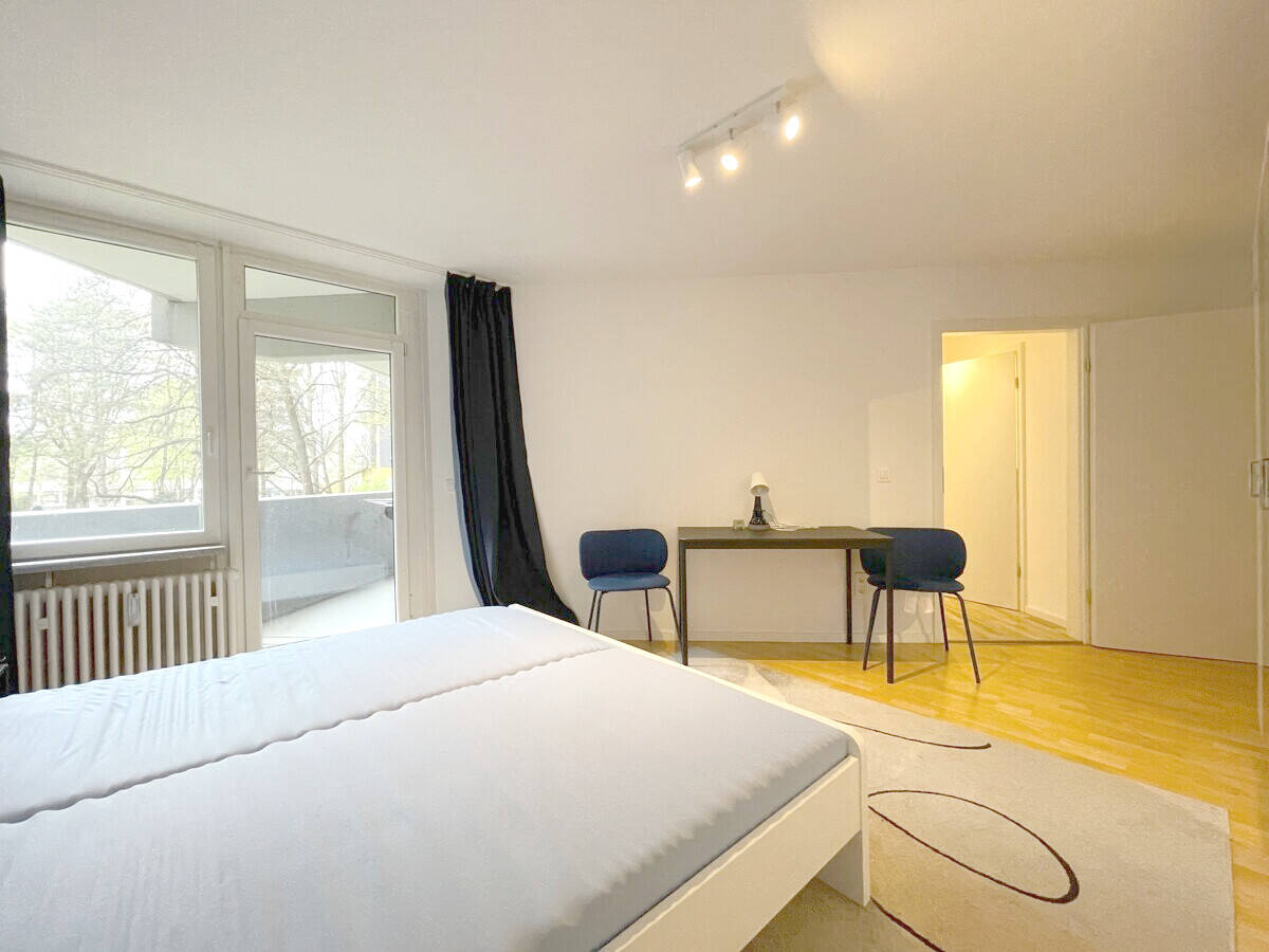 Sehr schöne renovierte WG-geeignete 2 Zi.-Whg. mit Südwest-Balkon und Einbauküche in ruhiger Lage – 81735 München – Vorschaubild 3