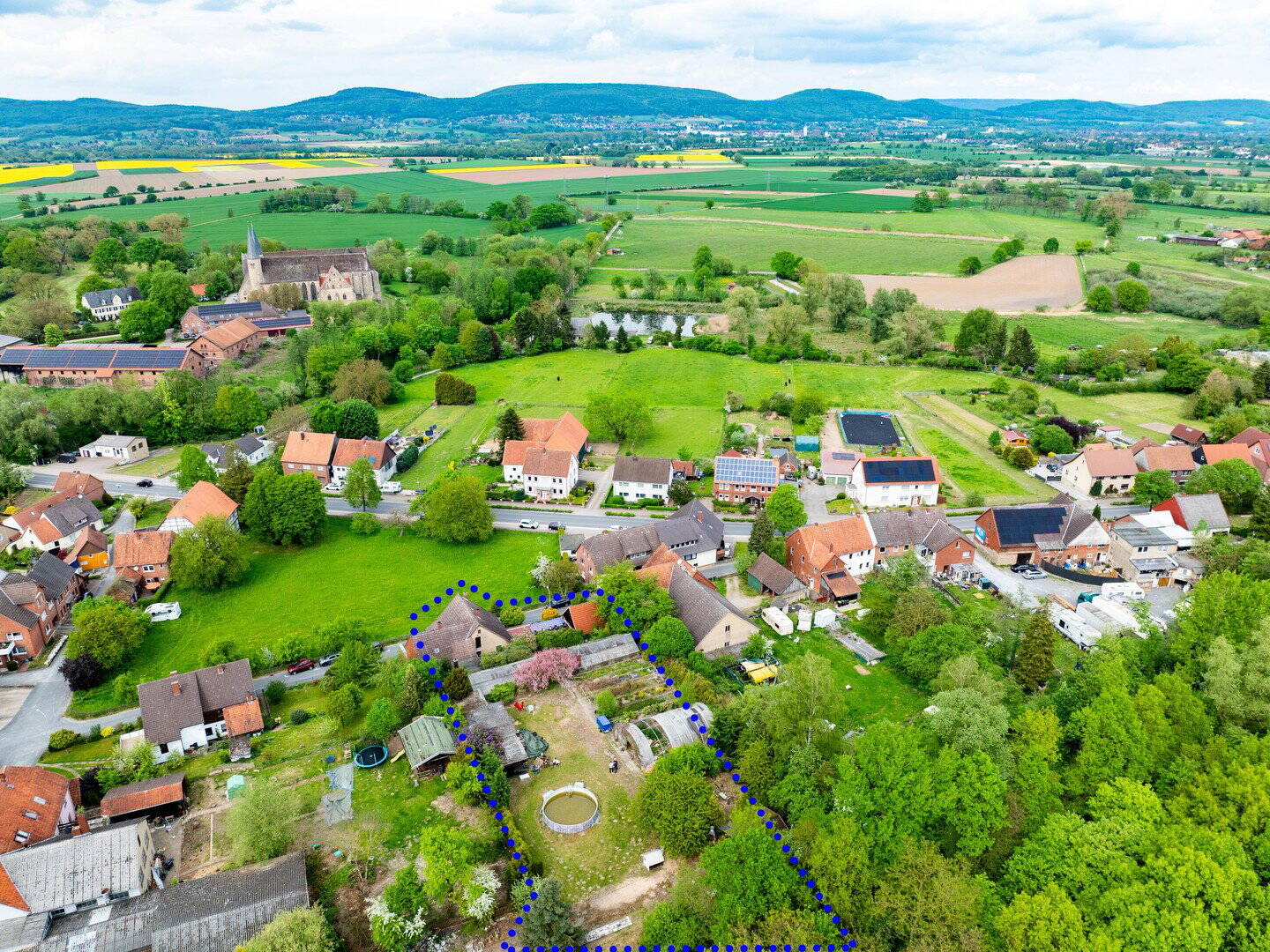 Großzügiges Anwesen mit Wohnhaus, Gewerbe und Werkstatt in Rinteln-Möllenbeck, 31737 Rinteln