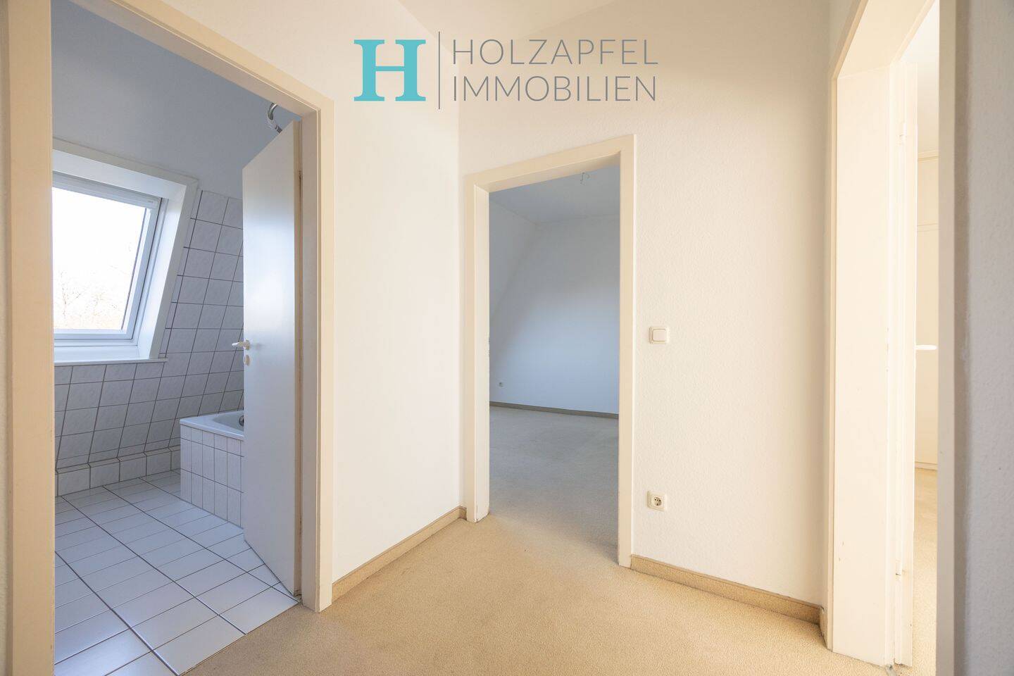 Helle Dachgeschosswohnung mit Schrägen und Charme – 22457 Hamburg – Vorschaubild 3