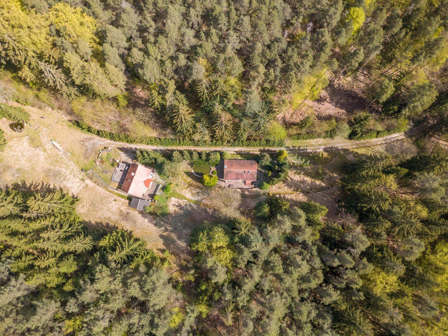 Traumanwesen im eigenen Tal: 2 Häuser, 33.000m² Wald & absolute Alleinlage in Jena, 7745 Jena
