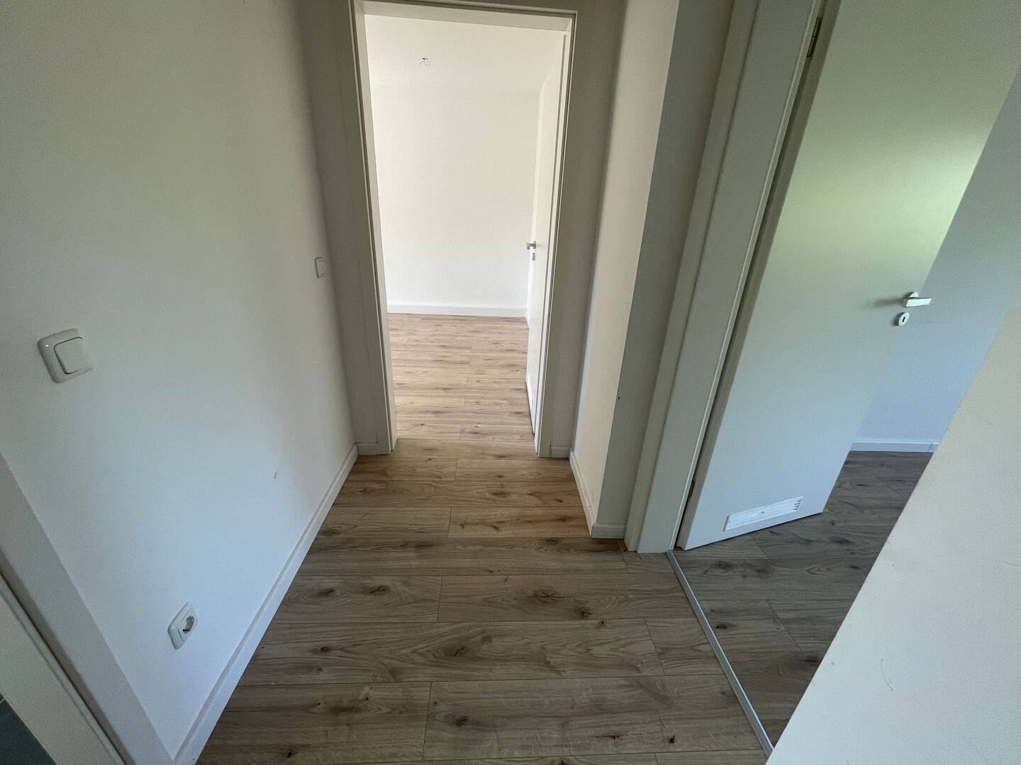 Helle 2-Zimmer Wohnung im 4.OG am Südstadtpark in Fürth! – 90763 Fürth – Vorschaubild 3