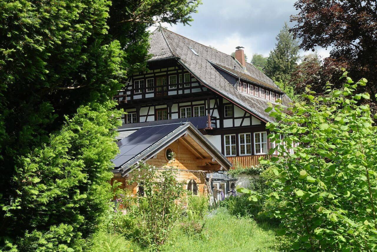 Traumhafte Alleinlage  mit 10000 Quadratmetern Grundstück ideal auch  als Seminarzentrum zum günstigen Preis, 79669 Zell im Wiesental