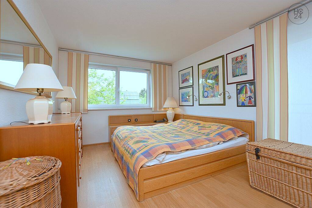 Schön möblierte Doppelhaushälfte mit zwei Terrassen, Garten und Stellplatz in Stuttgart Rohr, 70565 Stuttgart (Dürrlewang Fasanenhof Möhringen Rohr Vaihingen)