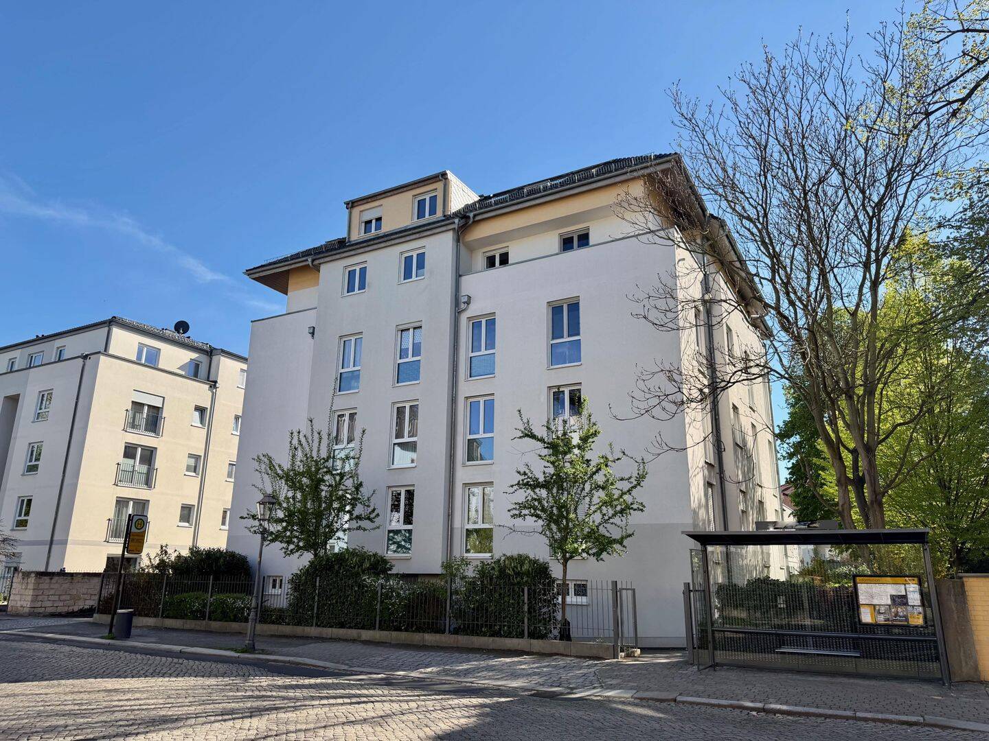 Sofort einziehen – Großzügige Familienwohnung mit Premium-Komfort – 1277 Dresden – Vorschaubild 3