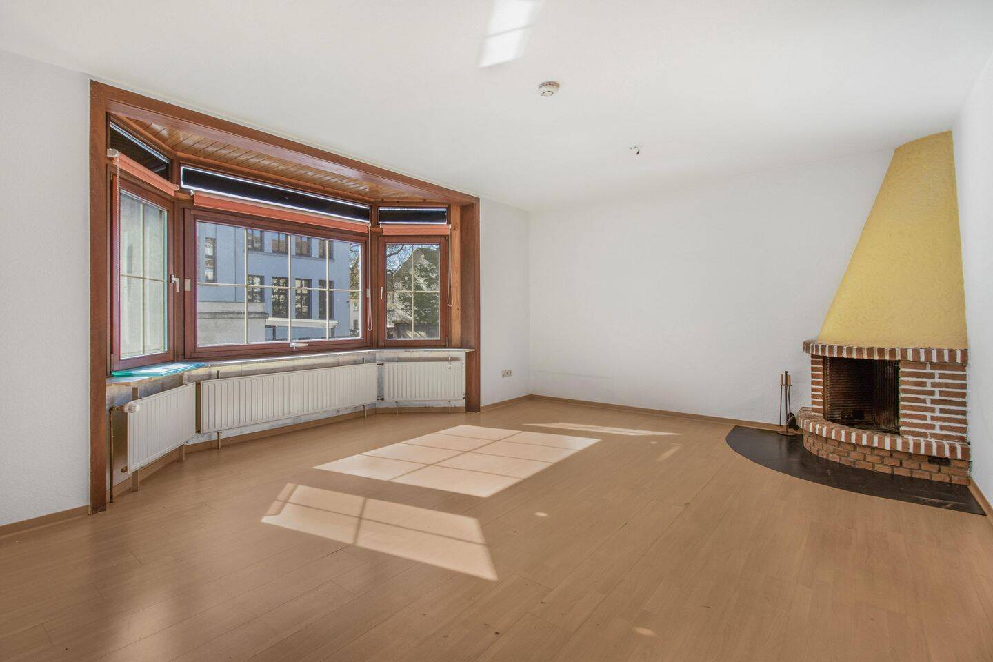 Bremen-Hohentor: Gepflegte 2-Zimmer-Eigentumswohnung mit Kamin & Einbauküche