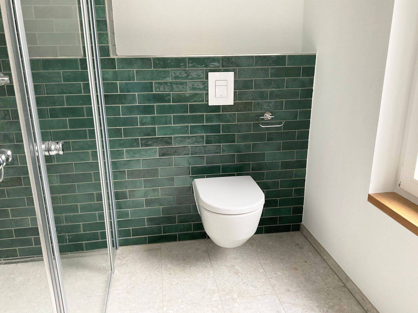 Ruhige Innenhoflage mit Terrasse: 2 Zimmer mit viel Platz zum Einrichten, Tageslichtbad, Abstellraum