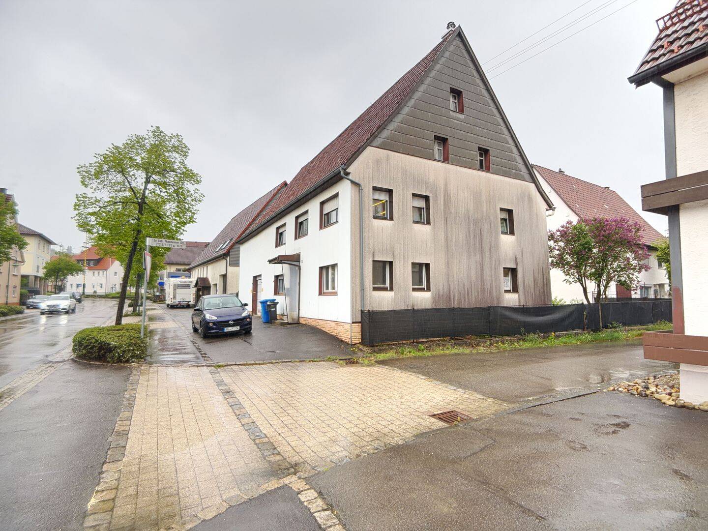 Provisionsfrei! Zentralgeleges Einfamilienhaus mit Scheune, Garage und Garten, 72461 Albstadt