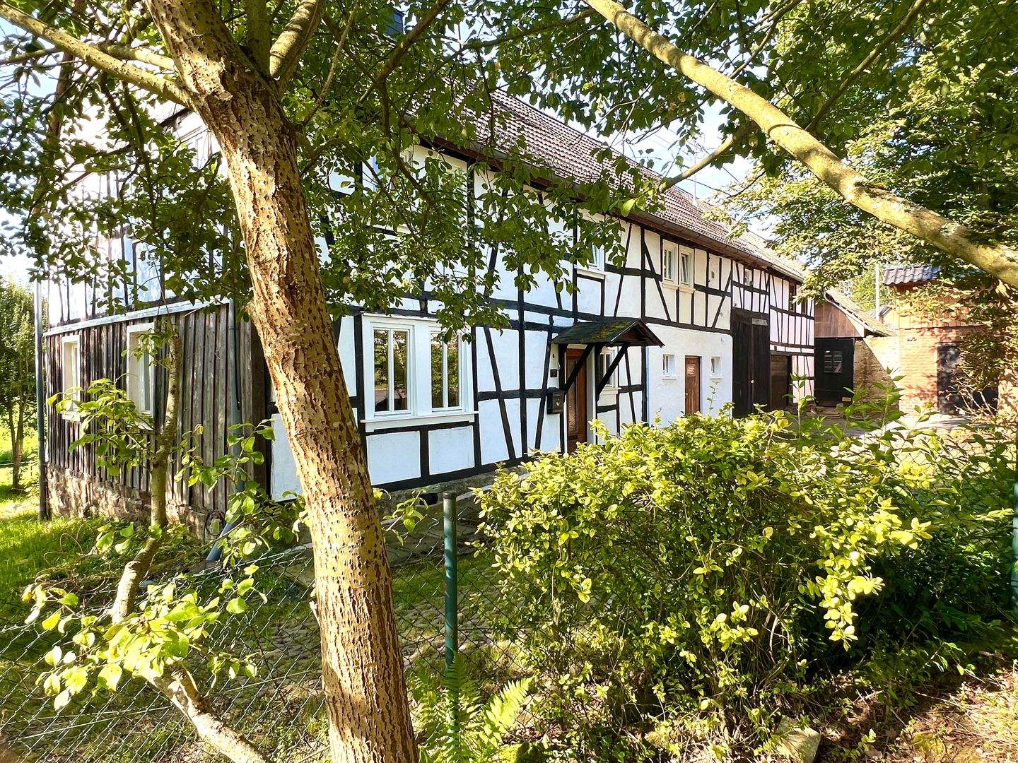 Kernsaniertes Anwesen mit Ausbaumöglichkeit (2 EW`s) nur 30 Minuten bis Köln/Bonn mit Traumblick!, 57635 Ersfeld