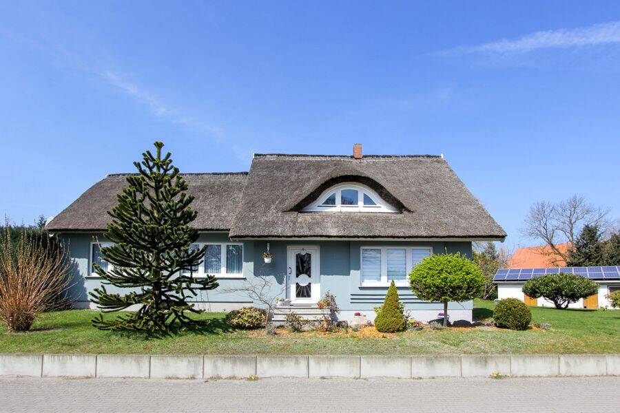 Rohrgedecktes Wohnhaus am Bodstedter Bodden, 18356 Fuhlendorf