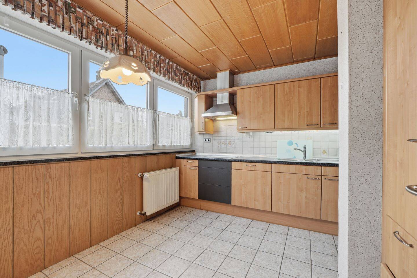 Reihenendhaus mit Garten und zwei Garagen in ruhiger Lage von Grefrath-Vinkrath, 47929 Grefrath