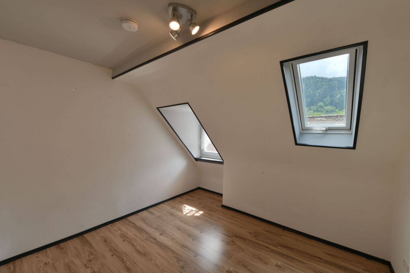 6-Zimmer-Wohnung mit Panorama auf die Murg. *Viel Licht, viel Platz, dein Renovierungsprojekt*, 76599 Weisenbach