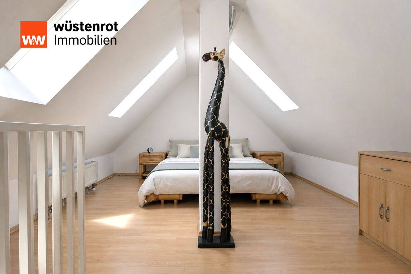 Gut geschnittene 2-Zi.-DG-Wohnung mit Balkon & ausgebautem Spitzboden in kleiner Wohnanlage – 81825 München – Vorschaubild 3