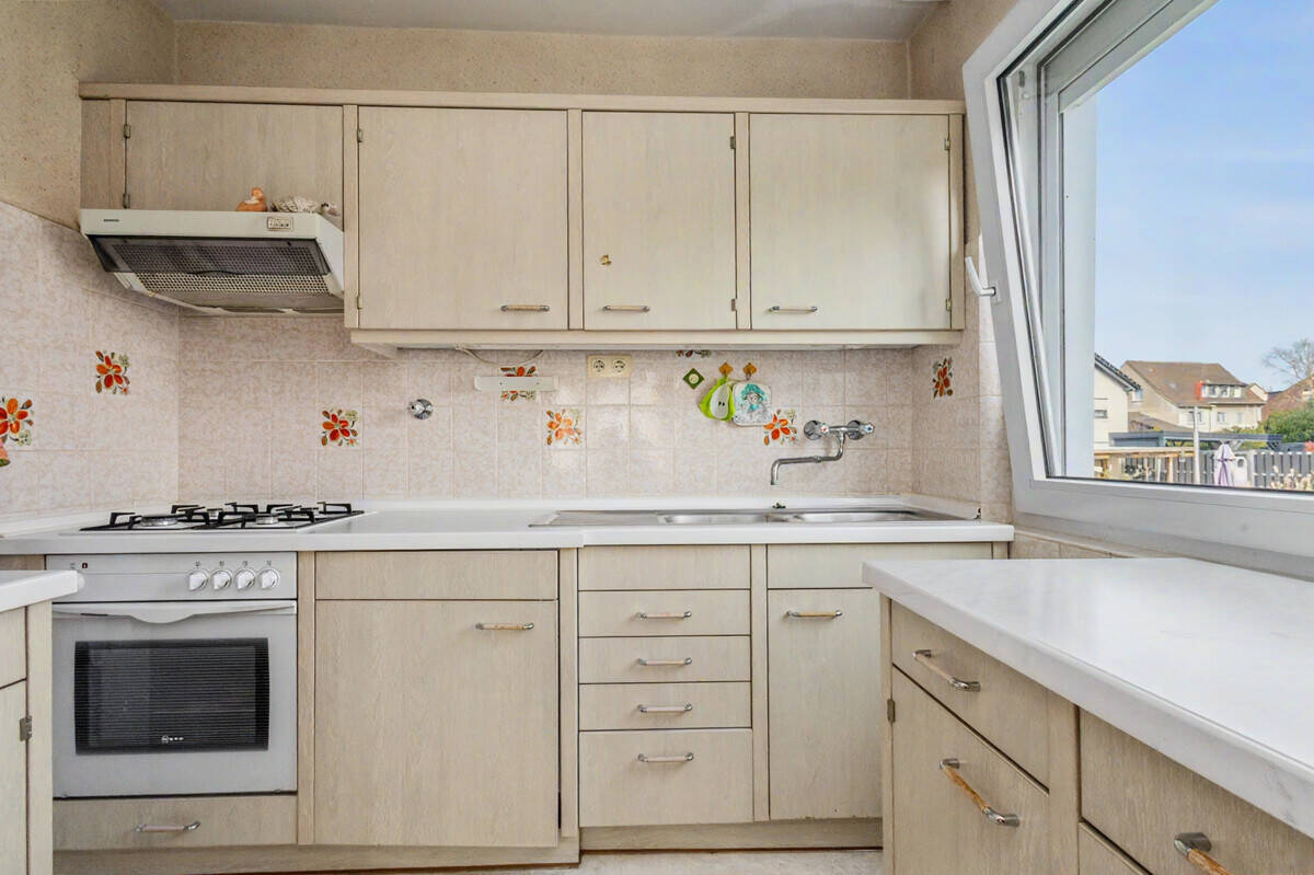 Gepflegtes 3-Fam.-Haus in verkehrsberuhigter Lage von Opladen mit bezugsfreier 4-Zimmer-EG-Wohnung!, 51379 Leverkusen (Opladen)