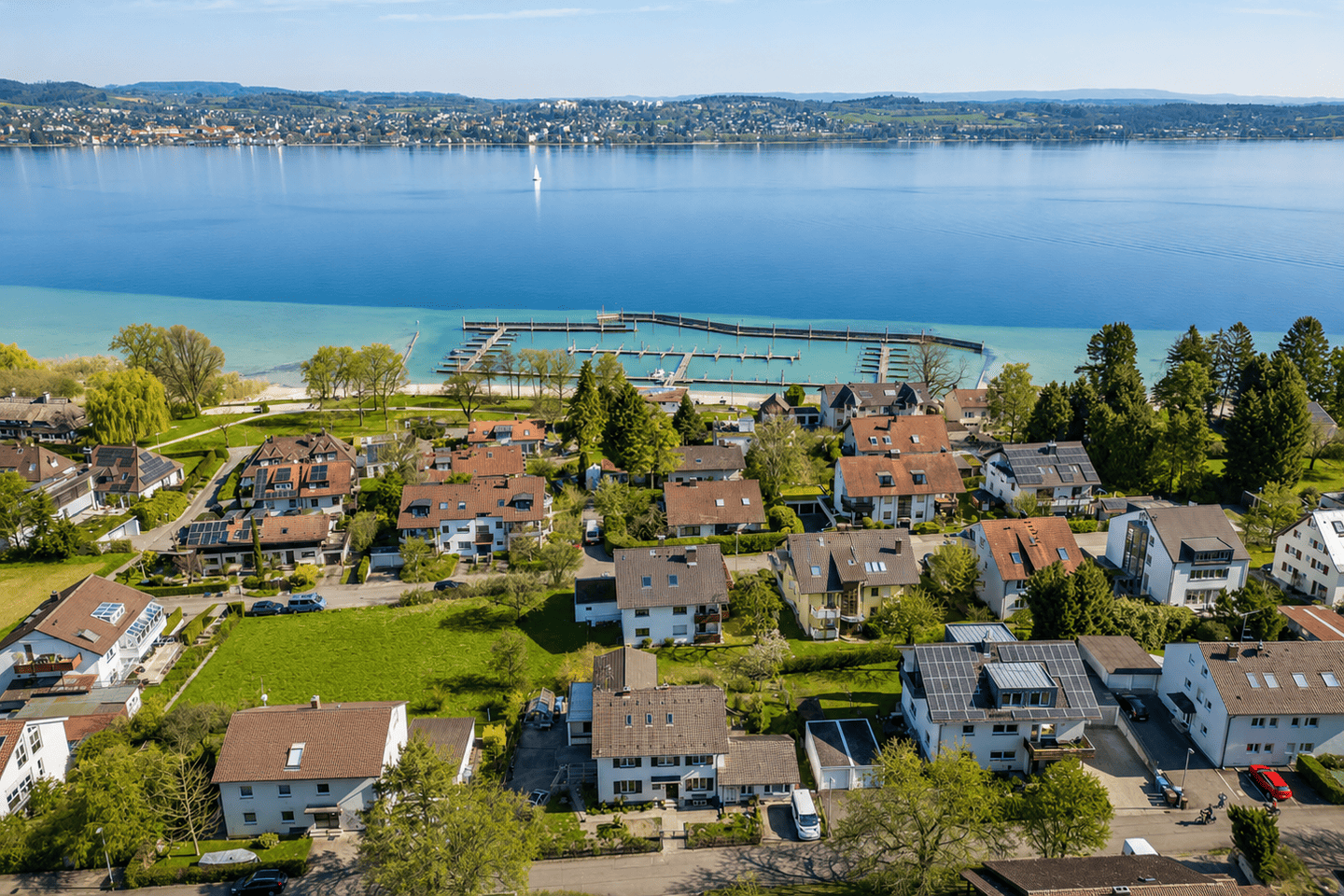 Bezugsfreie 4-5-Zi.-Wohnung mit eigenem Garten in ruhiger, seenaher Lage von Dingelsdorf, 78465 Konstanz