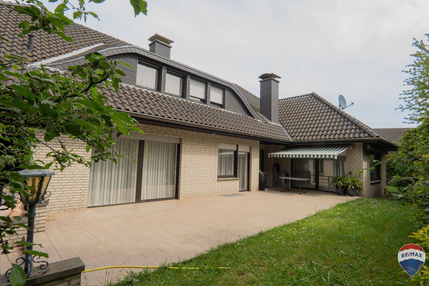 Großes Einfamilienhaus mit schönem Wintergarten in Rees-Millingen, 46459 Rees