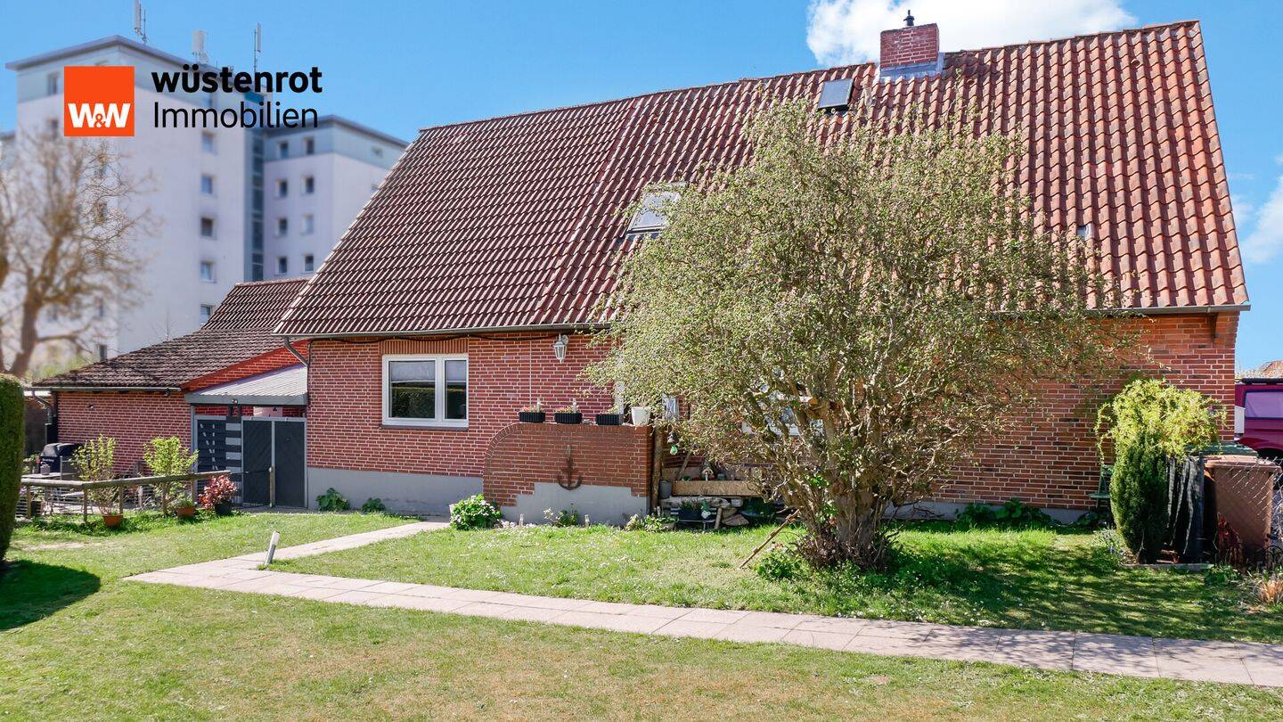 Drei Einheiten, ein wunderschönes Grundstück – EFH mit 2 Einliegerwohnungen in Lütjenburg, 24321 Lütjenburg