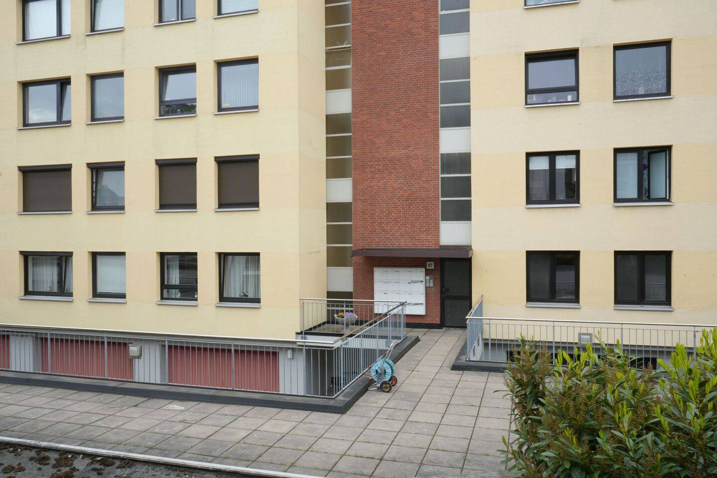 HULSBERG – PETERSWERDER | Modernisierte und rollstuhlgeeignete 2-Zi. Wohnung in gepflegter Lage – 28205 Bremen – Vorschaubild 3