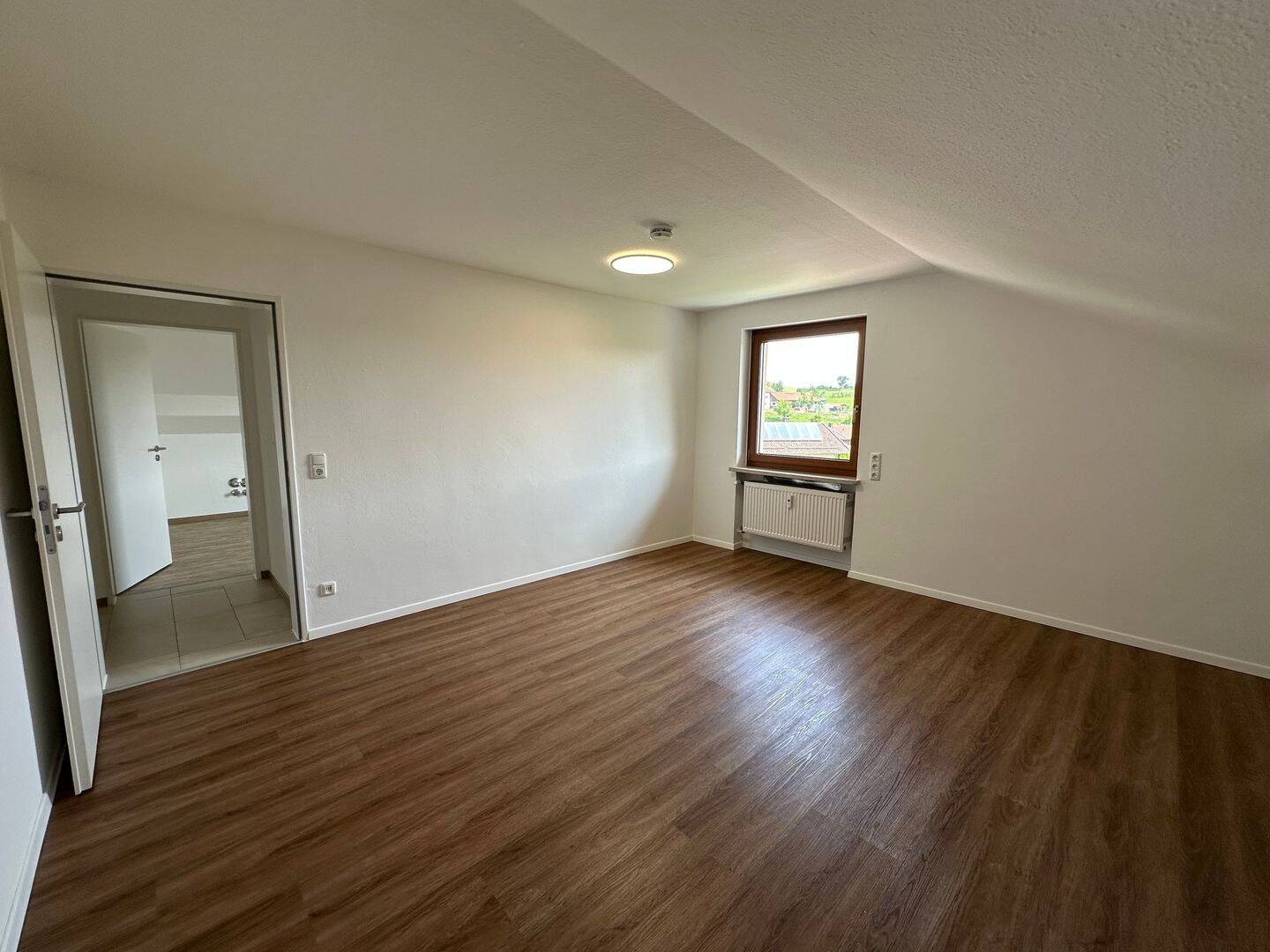 Helle & gepflegte 3?-Zimmer-Wohnung in Surtal – mit neuen Fenstern, 83362 Surberg