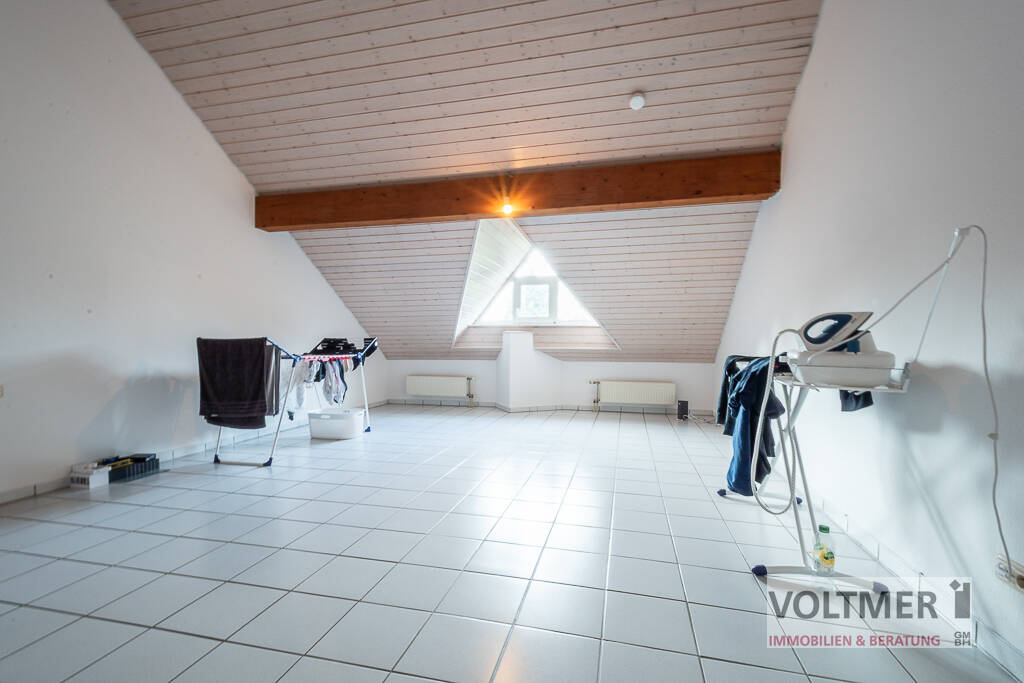 DACHPERLE – lichtdurchflutete Dachgeschosswohnung mit Einbauküche in Homburg/Einöd!, 66424 Homburg
