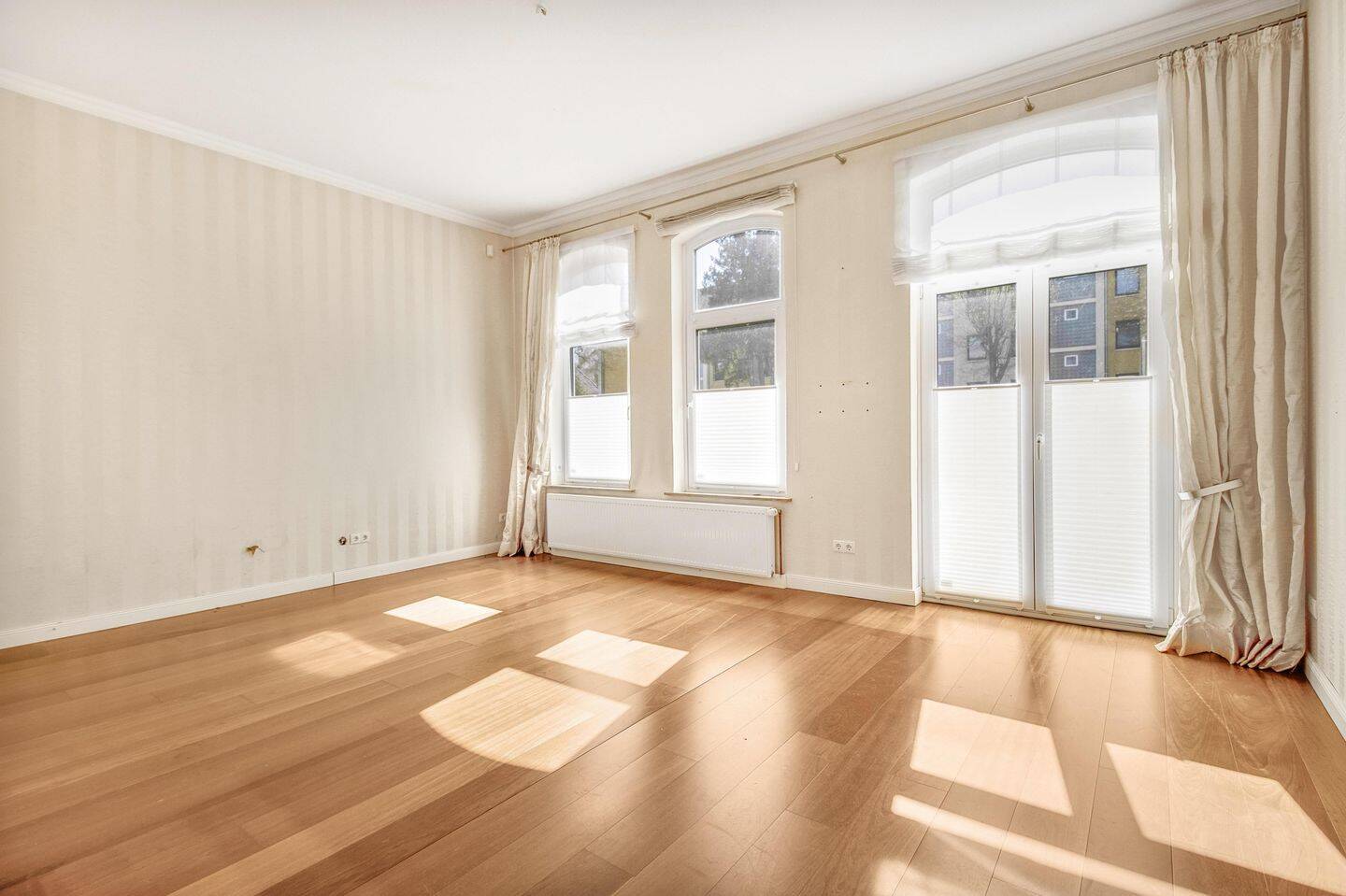Traumhafte Stadtvilla mit zwei Garagen in Bremen-Schönebeck – 28757 Bremen – Vorschaubild 3