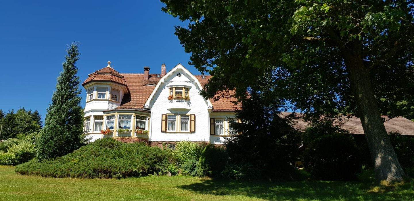 Exklusive Villa mit Landbesitz – ein Refugium für Pferdeliebhaber, 99897 Tambach-Dietharz/Thür. Wald