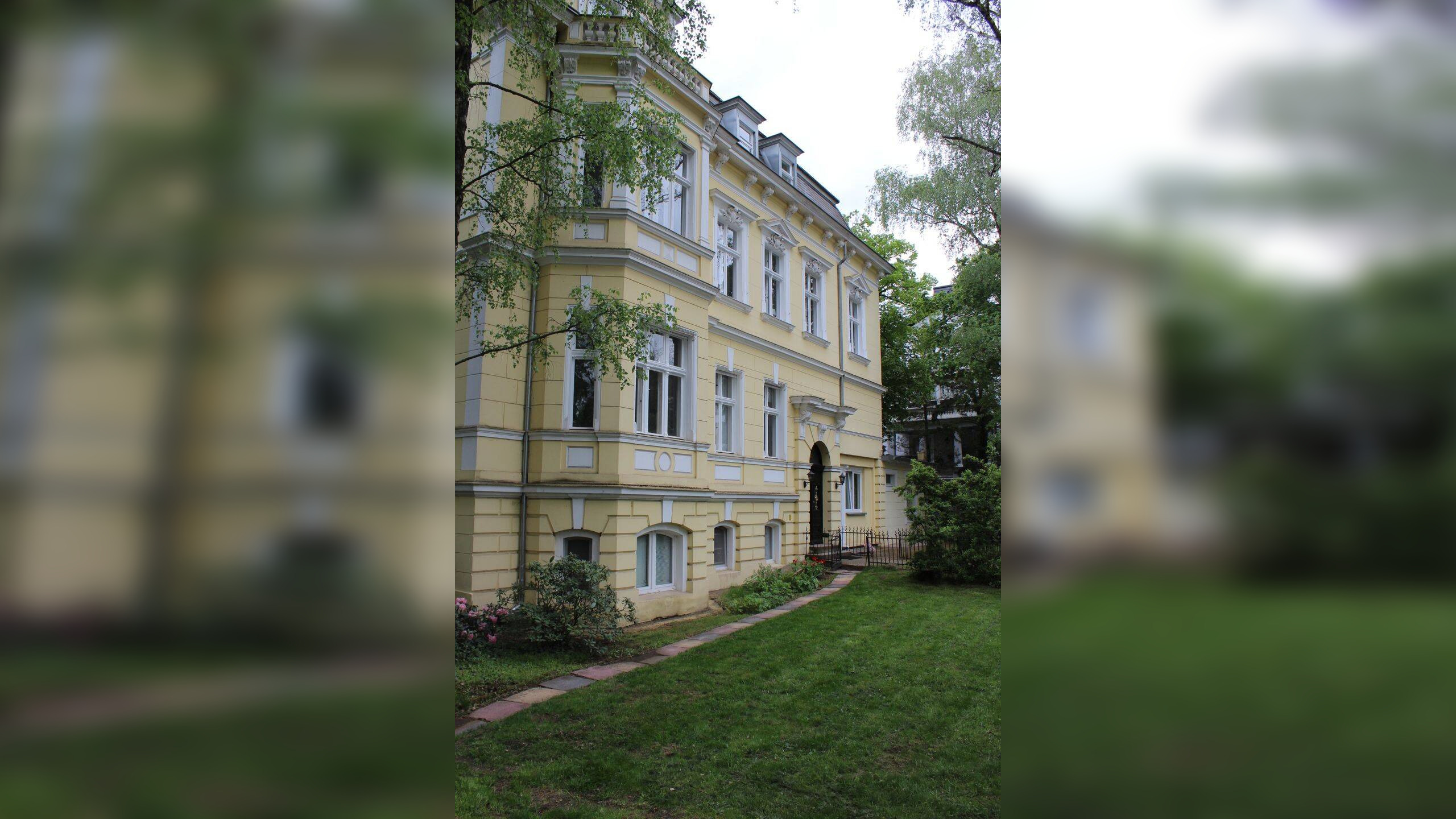 Repräsentative Mehrfamilienvilla in begehrter Lage von Berlin-Lichterfelde, 12207 Berlin (Steglitz-Zehlendorf Lichterfelde)