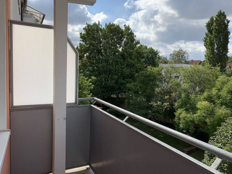 Stadtfeld Ost- Zentrumsnah Wohnen in einer 3 Raum-Wohnung mit Balkon