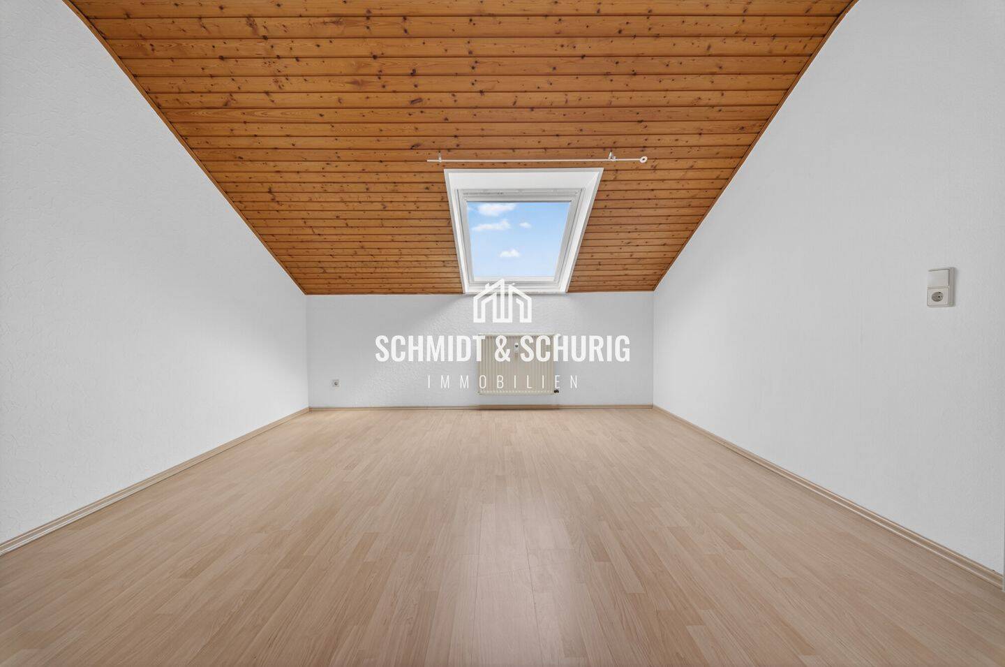 Charmante Dachgeschosswohnung mit großer Garage und Gartenanteil – 68794 Oberhausen-Rheinhausen – Vorschaubild 3