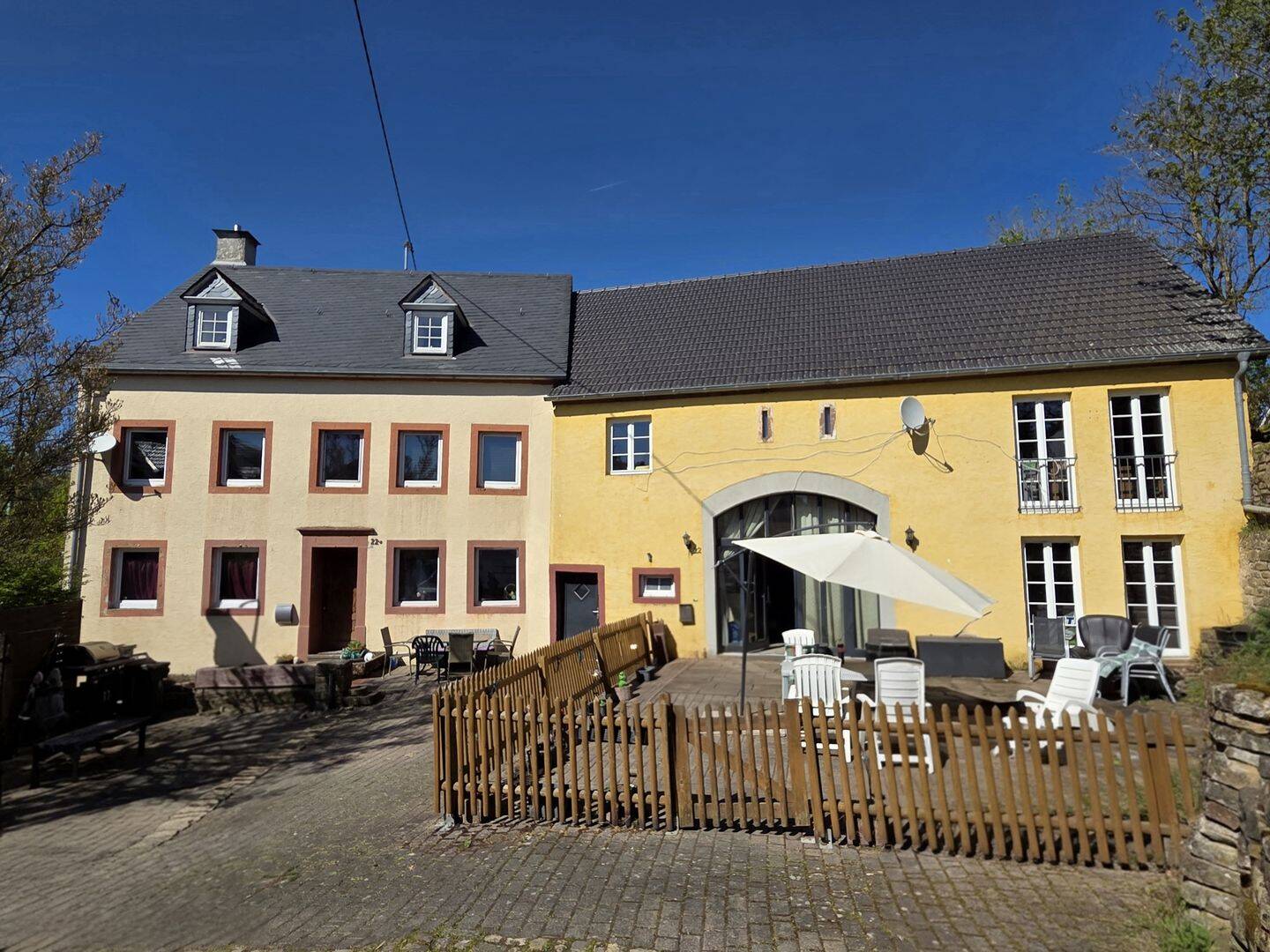 Zweifamilienhaus in Rittersdorf mit zwei separaten Wohneinheiten und großzügigem Platzangebot, 54636 Rittersdorf