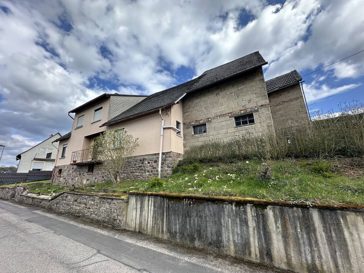 Schönes Einfamilienhaus mit Ausbaupotenzial in Mengerschied, 55490 Mengerschied