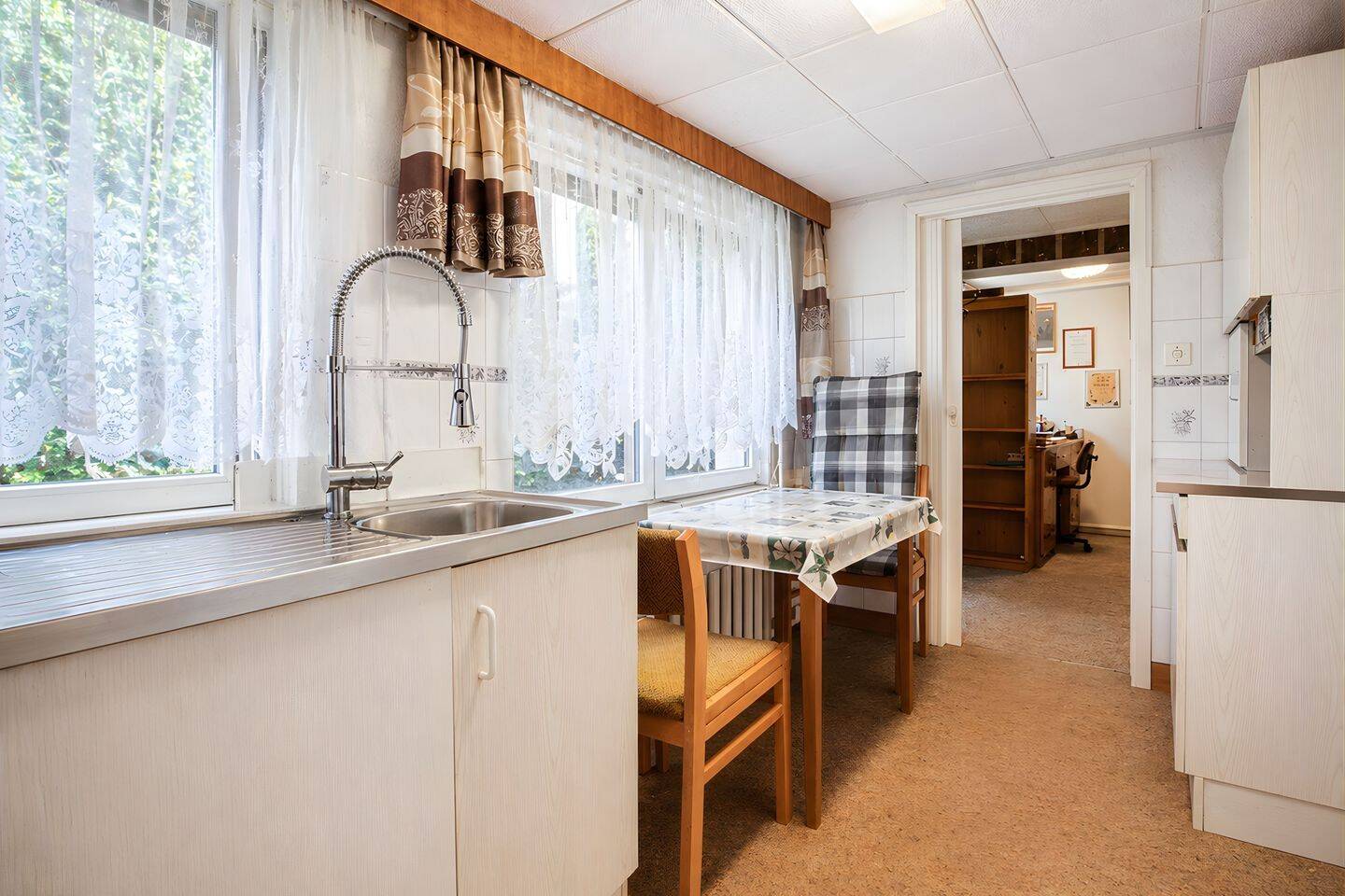Sanieren oder neu bauen: Großes Grundstück mit Bungalow, 39110 Magdeburg (Diesdorf Stadtfeld West)