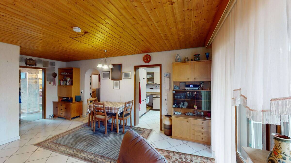 *** Gemütiche 2,5-Zi.-EG-Wohnung mit Terrasse, Gartenanteil und Garage ***, 74379 Ingersheim