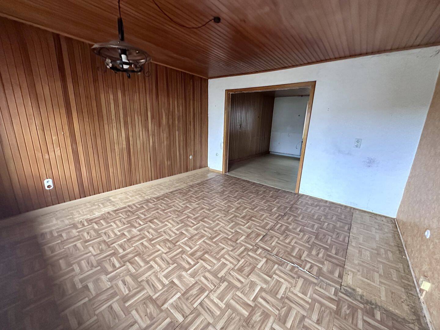 Hütschenhausen – Kleines EFH mit Innenhof, Garage und Werkstatt, 66882 Hütschenhausen