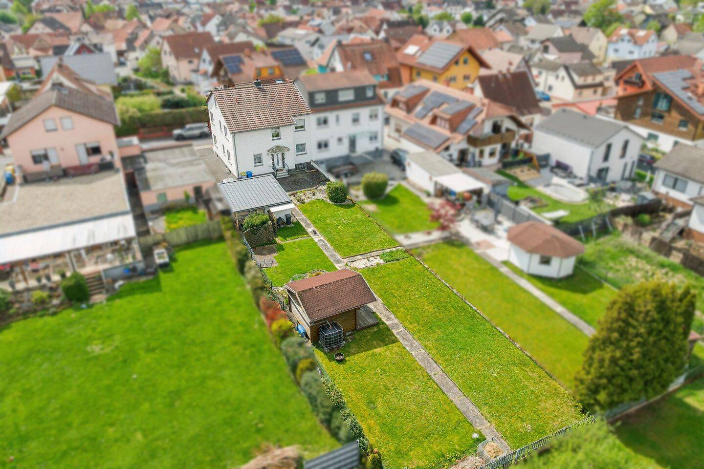 Doppelhaushälfte mit 2 Wohnungen und großem Garten in TOP-Wohnlage, 63579 Freigericht