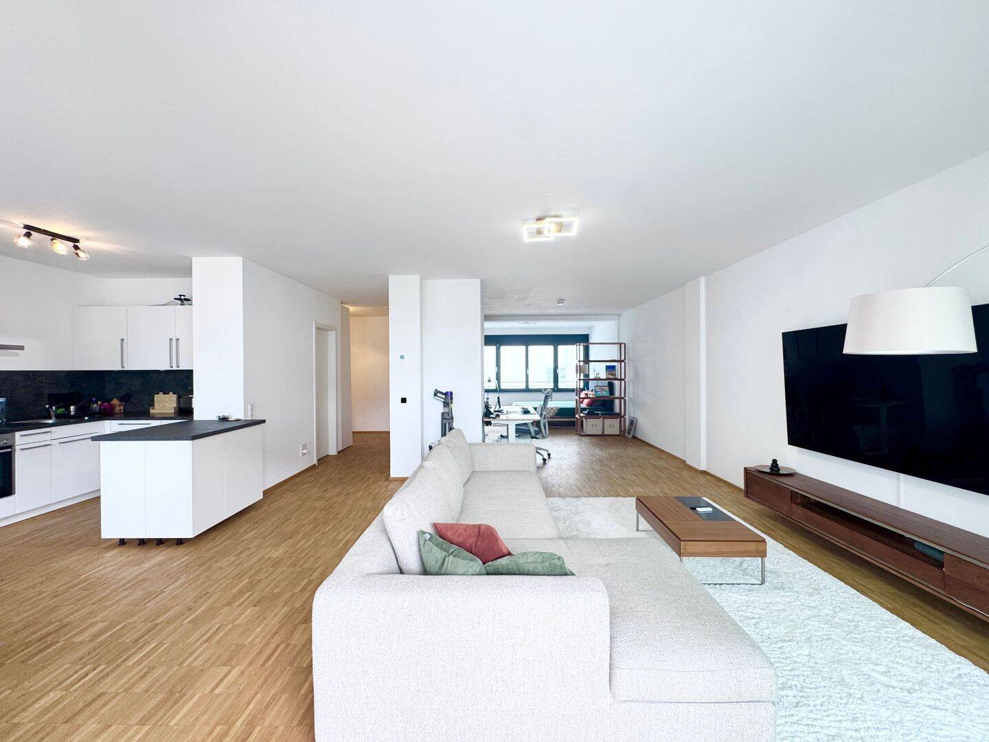 Helle Loft-Wohnung mit Loggia in Stuttgart-Vordernbergstraße, 70191 Stuttgart (Bad Cannstatt Nord)