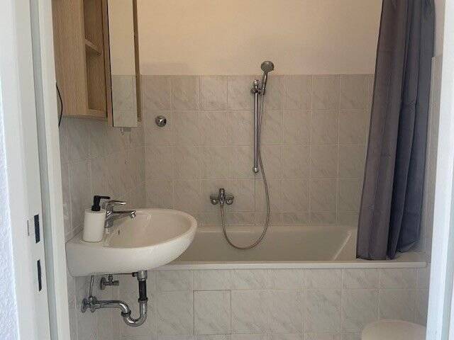 Möbliertes Apartment mit Dachterrasse am Kurfürstendamm, 10711 Berlin (Charlottenburg-Wilmersdorf Charlottenburg Grunewald Halensee Wilmersdorf)