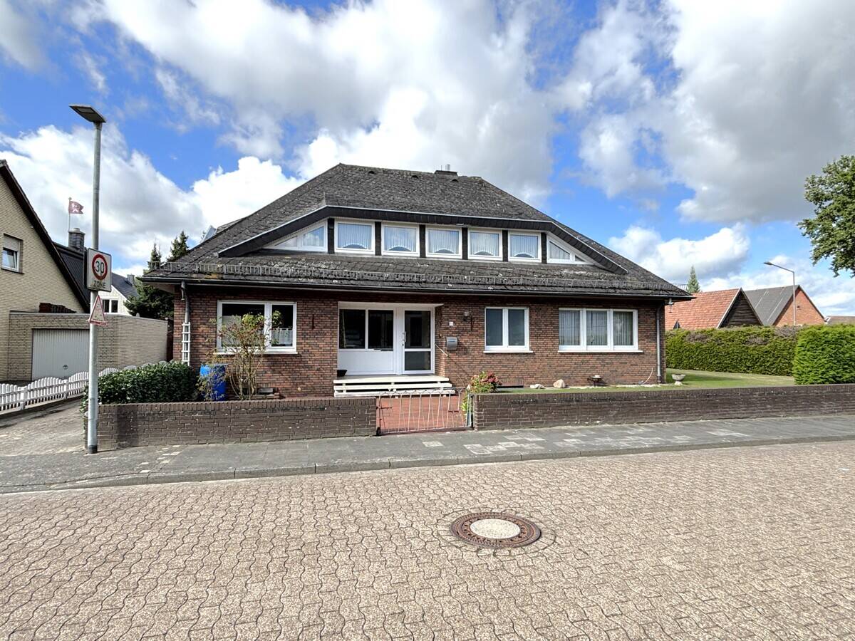 * PROVISIONSFREI für Käufer * Wohlfühlen in zentraler Lage – Ein-/Zweifamilienhaus mit Wintergarten, 49393 Lohne (Oldenburg)