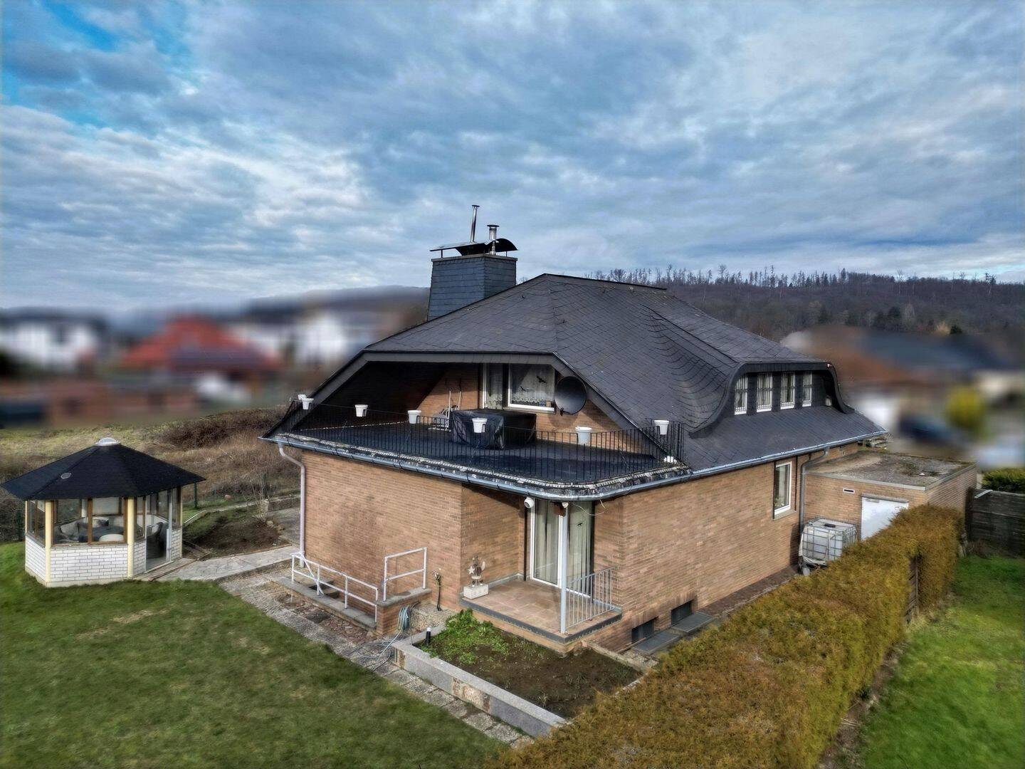 In exklusiver Lage – architektonischer, großzügiger Winkelbungalow mit Dachterrasse und Garage…, 31707 Bad Eilsen
