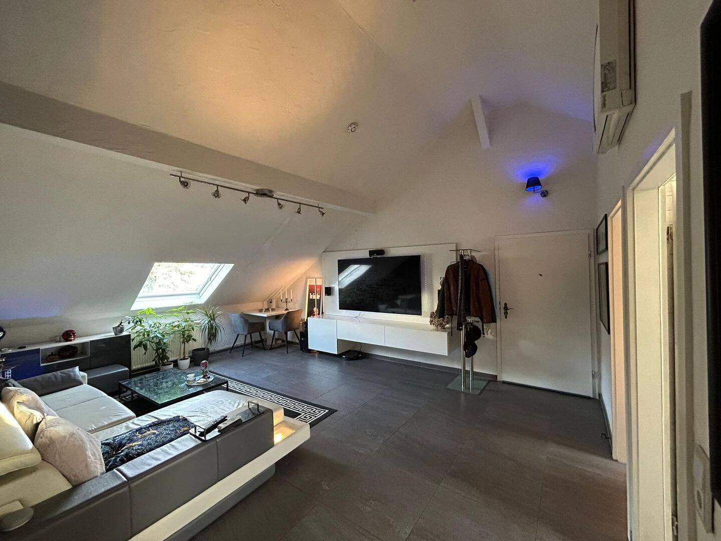 3 Zimmer DG Wohnung, am Rande der Fußgängerzone, mit Garage, 67433 Neustadt an der Weinstraße (Haardt Lachen-Speyerdorf Neustadt-Stadt)