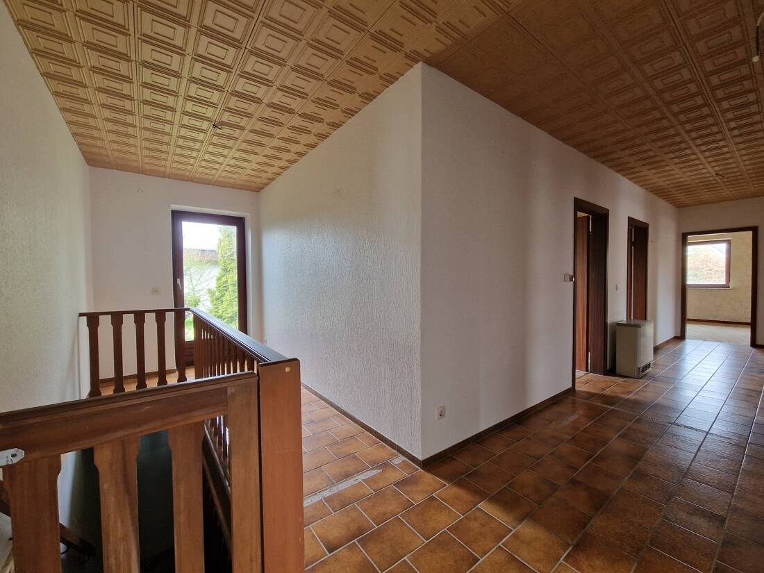 Wohnhaus mit Garage auf 779 m² großem Grundstück, 25813 Husum