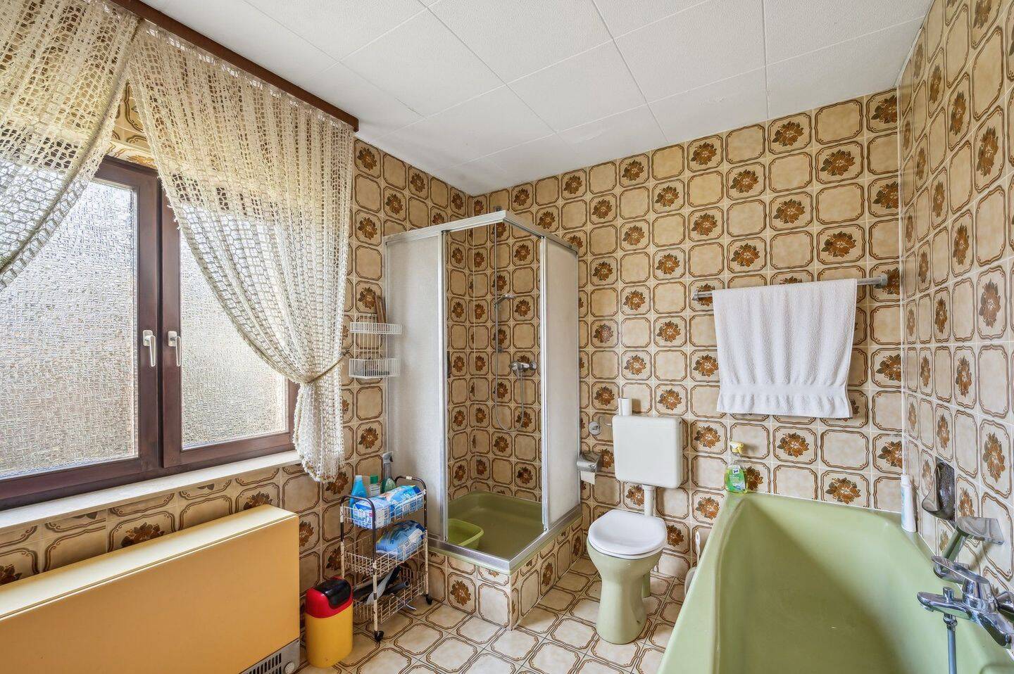 Viel Platz zum Wohnen! Attraktives Zweifamilienhaus, 63628 Bad Soden-Salmünster