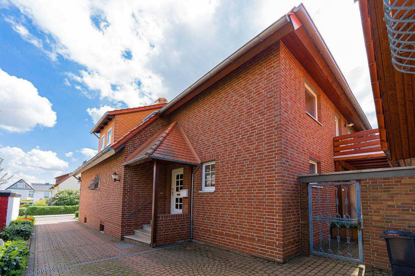 Gepflegtes Ein- oder Zweifamilienhaus mit tollem Garten in ruhiger Familienlage Barsinghausens, 30890 Barsinghausen