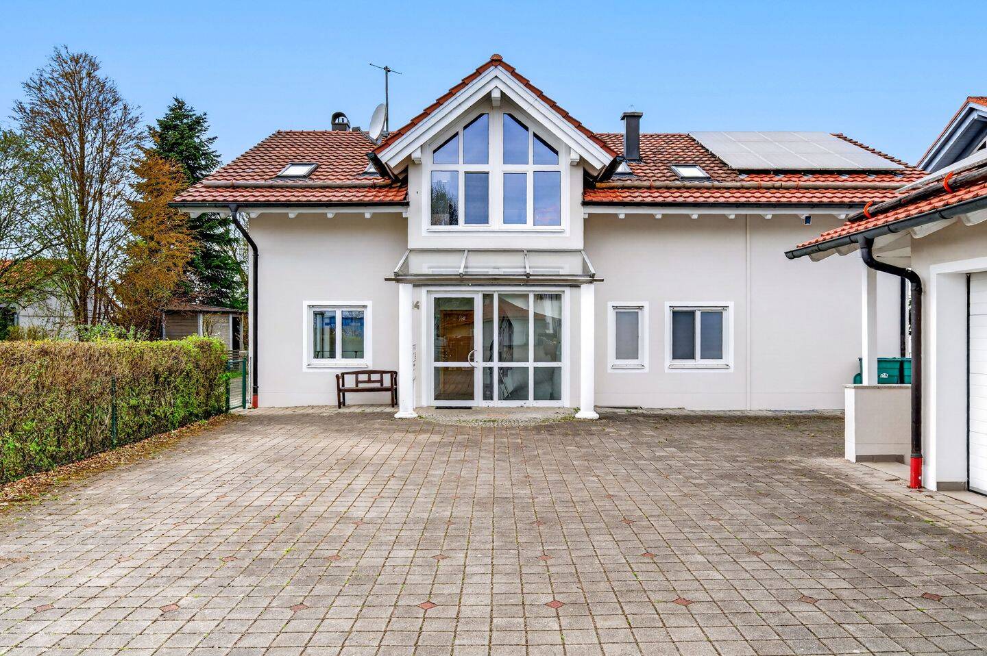 Großzügig und lichtdurchflutet – ca. 280 m² zum Wohnen und Arbeiten vor den Toren Münchens, 85658 Egmating