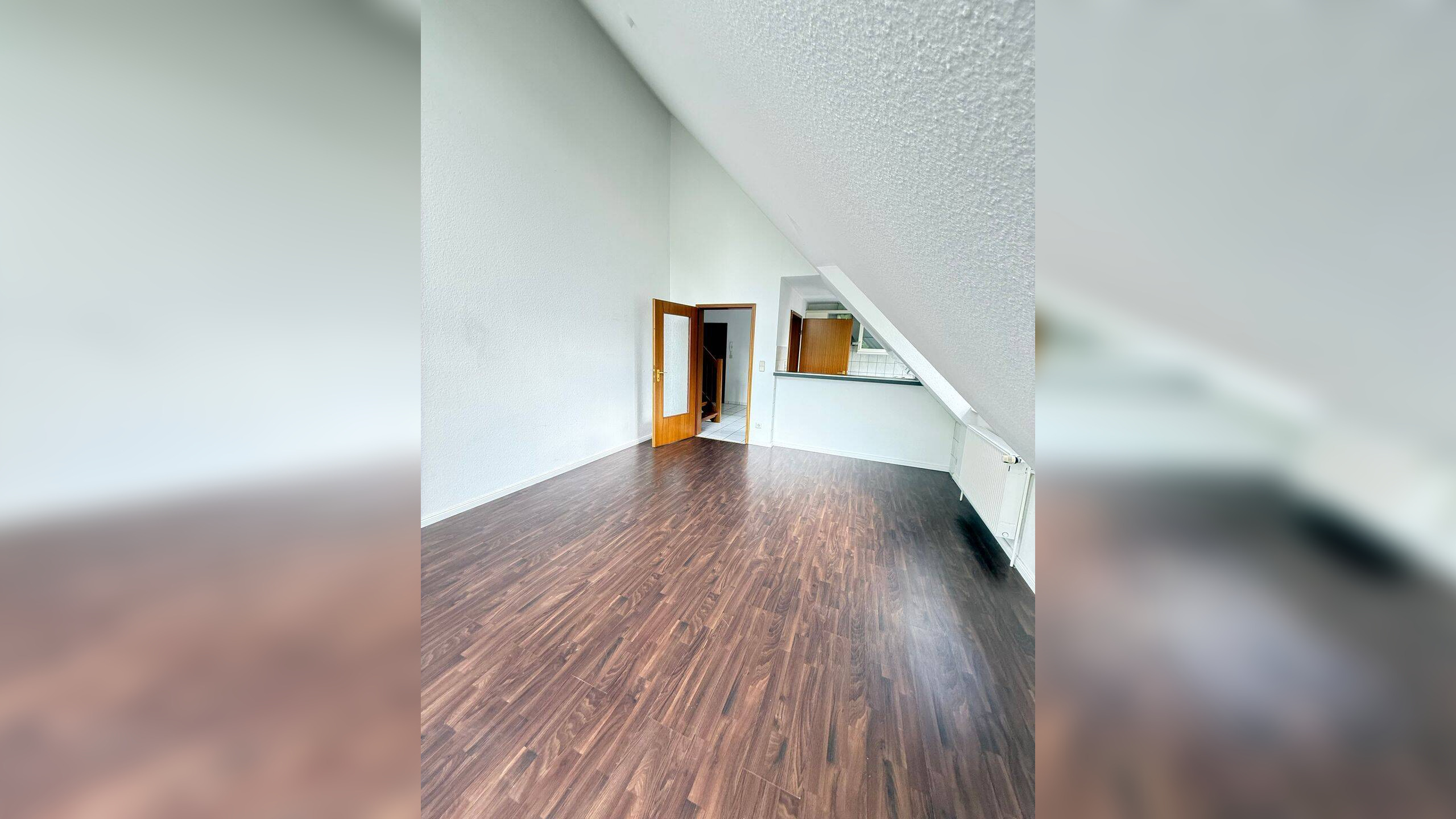 Wohnen auf zwei Ebenen: Schicke 3-Zimmer-Maisonette-Wohnung mit TG Platz in Hamburg-Bramfeld