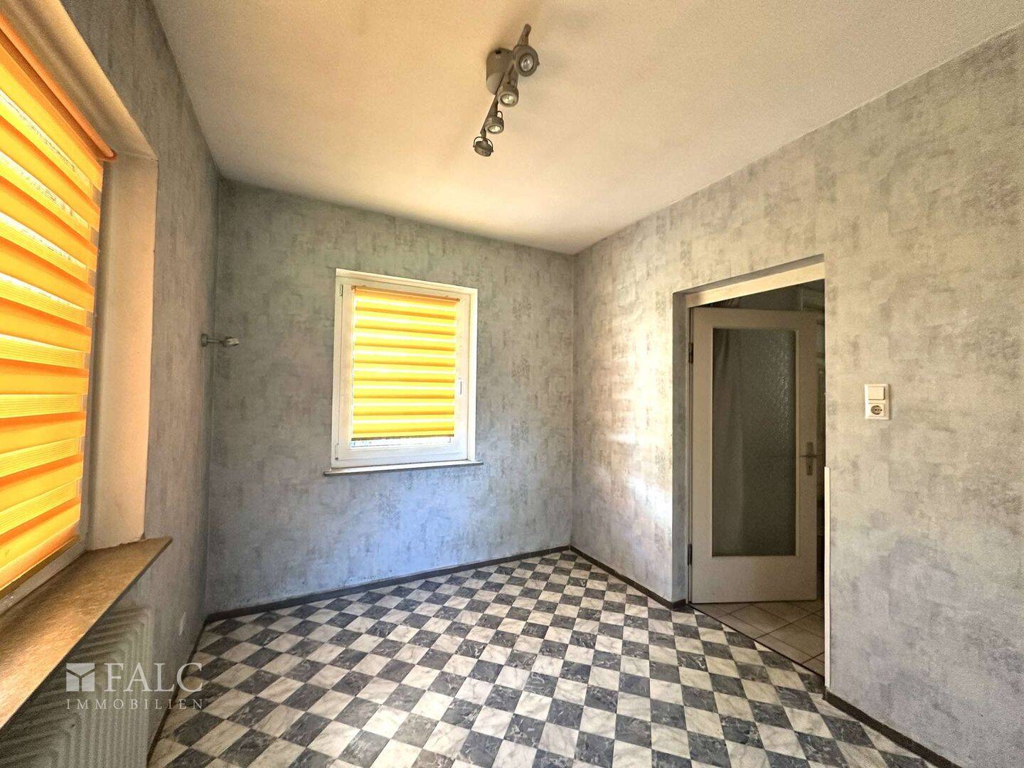 Einfamilienhaus mit Einliegerwohnung und Baugrundstück in zentraler Lage von Himmelpforten, 21709 Himmelpforten
